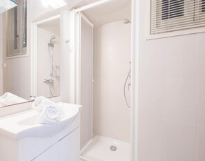 Apartment | Bathroom - Apartment for 10 Persons in Spain (Palafrugell)