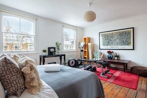 2 bedrooms, desk, iron/ironing board, travel crib