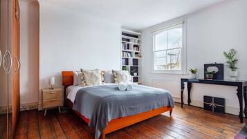 2 bedrooms, desk, iron/ironing board, travel crib