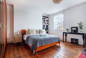 2 bedrooms, desk, iron/ironing board, travel crib