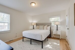 4 bedrooms, desk, iron/ironing board, WiFi