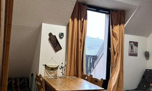 Dining - Studio for 4 People (Reallon)
