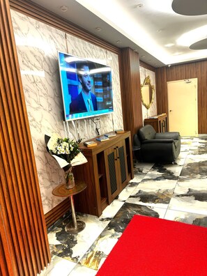 Standard Quadruple Room | Living area - NERA OTEL (Istanbul)