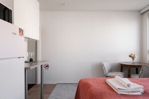 1 camera, una scrivania, Wi-Fi gratuito, lenzuola