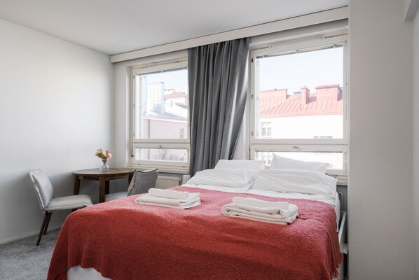 1 bedroom, desk, free WiFi, bed sheets