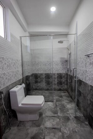 Chambre Double Supérieure, balcon, vue montagne | Salle de bain