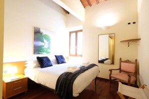 4 habitaciones, tabla de planchar con plancha y wifi 
