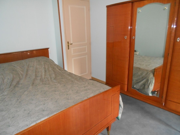 1 chambre, fer et planche à repasser, Wi-Fi, draps fournis