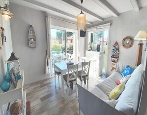Apartment | Dining - Apartment in Calella Near the Beach (Palafrugell)