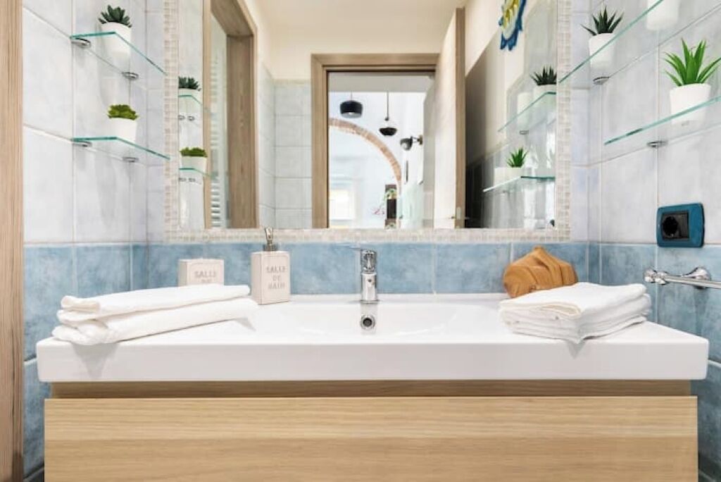 Haartrockner, Bidet, Handtücher, Seife