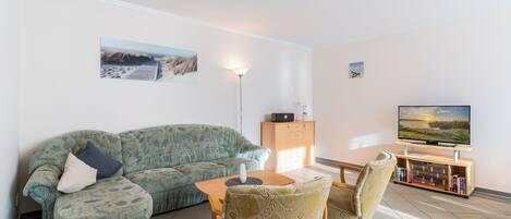 Smart TV, books, stereo