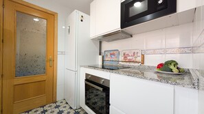 Micro-ondes, four, plaque de cuisson, lave-vaisselle