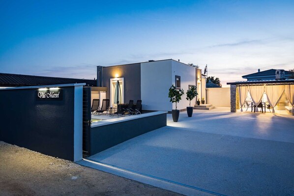 Villa | Terrace/patio