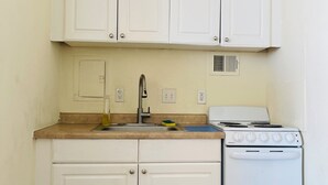 Private kitchen - Cozy studio with WiFi and AC in charming Wichita #3 (Wichita)