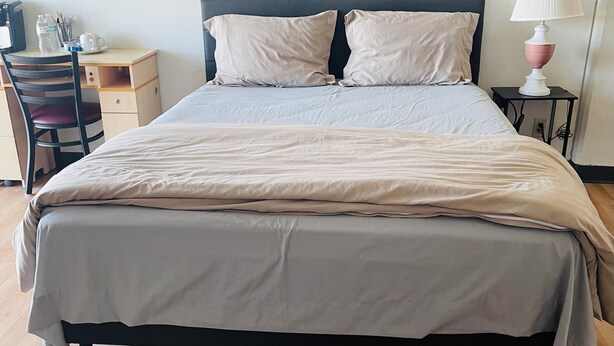 1 bedroom, WiFi, bed sheets - Cozy studio with WiFi and AC in charming Wichita #3 (Wichita)