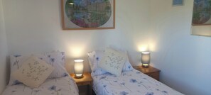 2 bedrooms, iron/ironing board, free WiFi, bed sheets - Cotswold Retreat in Stanton Harcourt (Witney)