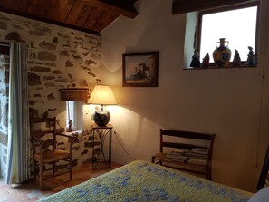 1 bedroom, bed sheets