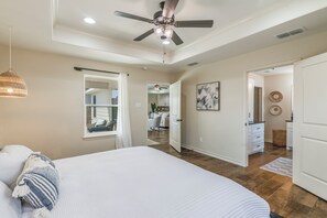 3 bedrooms, iron/ironing board, free WiFi, bed sheets