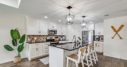 PrivatePool+Near Airport+Spacious 3 BDR+Extd Stay