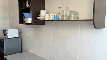 雪櫃、微波爐、爐具、廚房用具/餐具/器皿