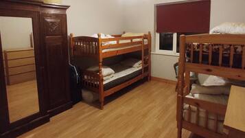 House | 3 bedrooms, iron/ironing board, free WiFi, bed sheets