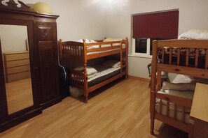 3 habitaciones, tabla de planchar con plancha y wifi gratis 