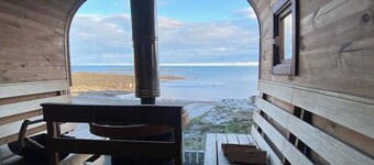 3-bed Seaside Cottage Retreat - Parking & Garden