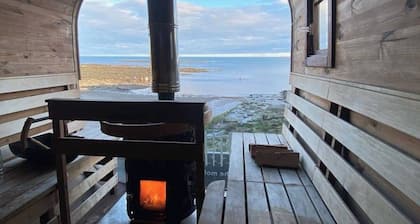 3-bed Seaside Cottage Retreat - Parking & Garden