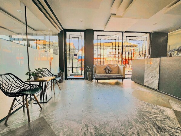 Área de estar no saguão