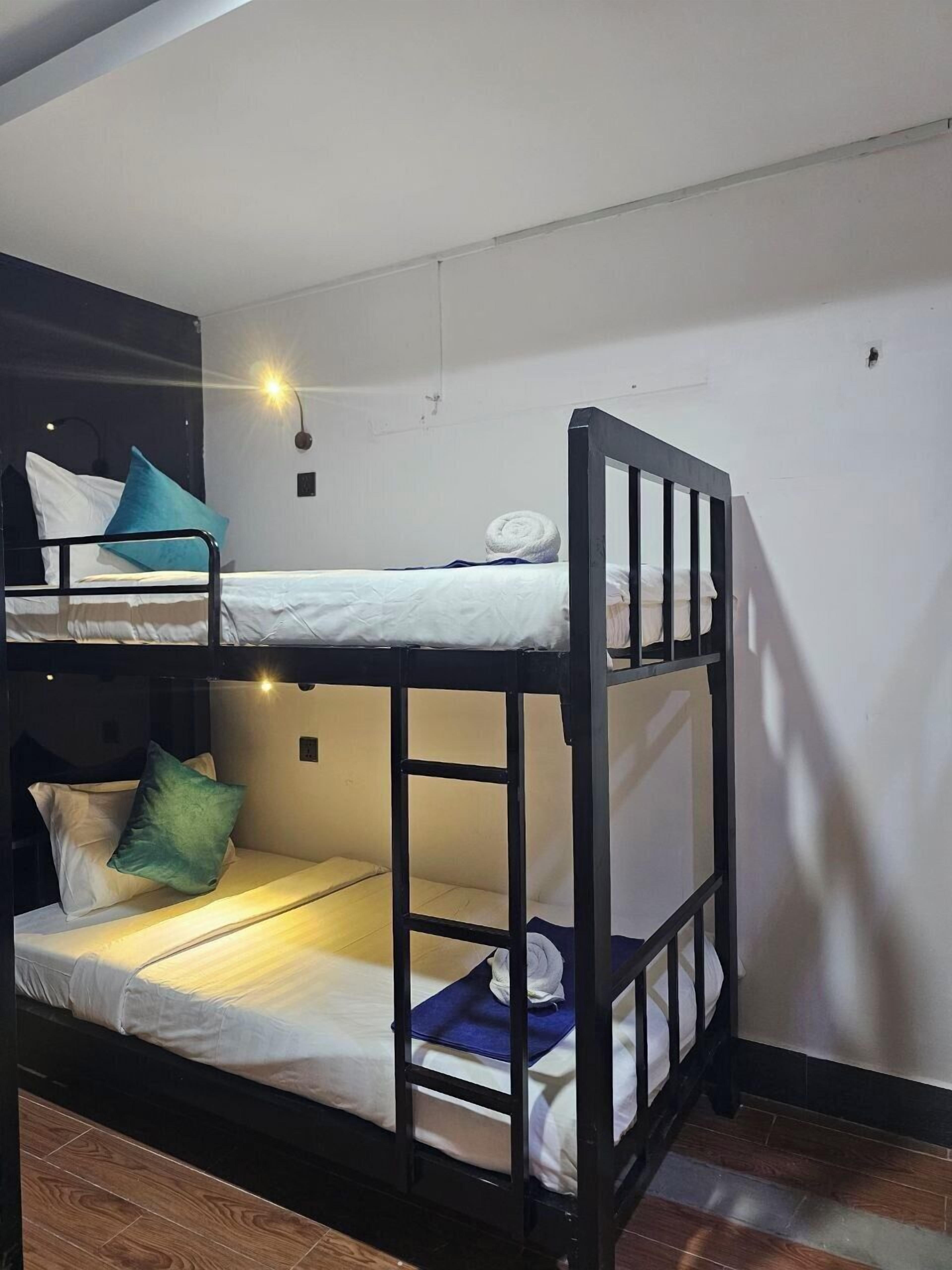 Egyptinpuuvillaiset lakanat, ylelliset vuodevaatteet, työpöytä