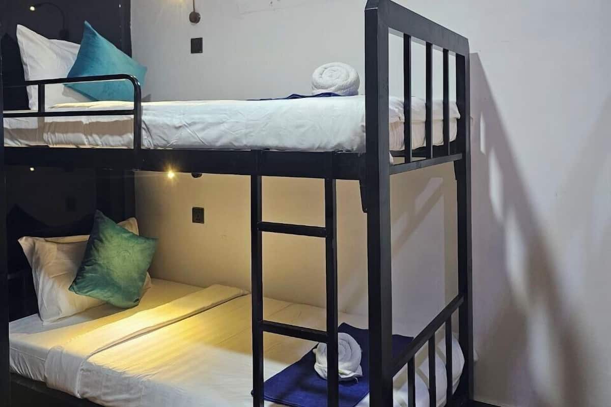 Egyptian cotton sheets, premium bedding, desk, free WiFi