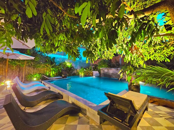 Hồ bơi ngoài trời 