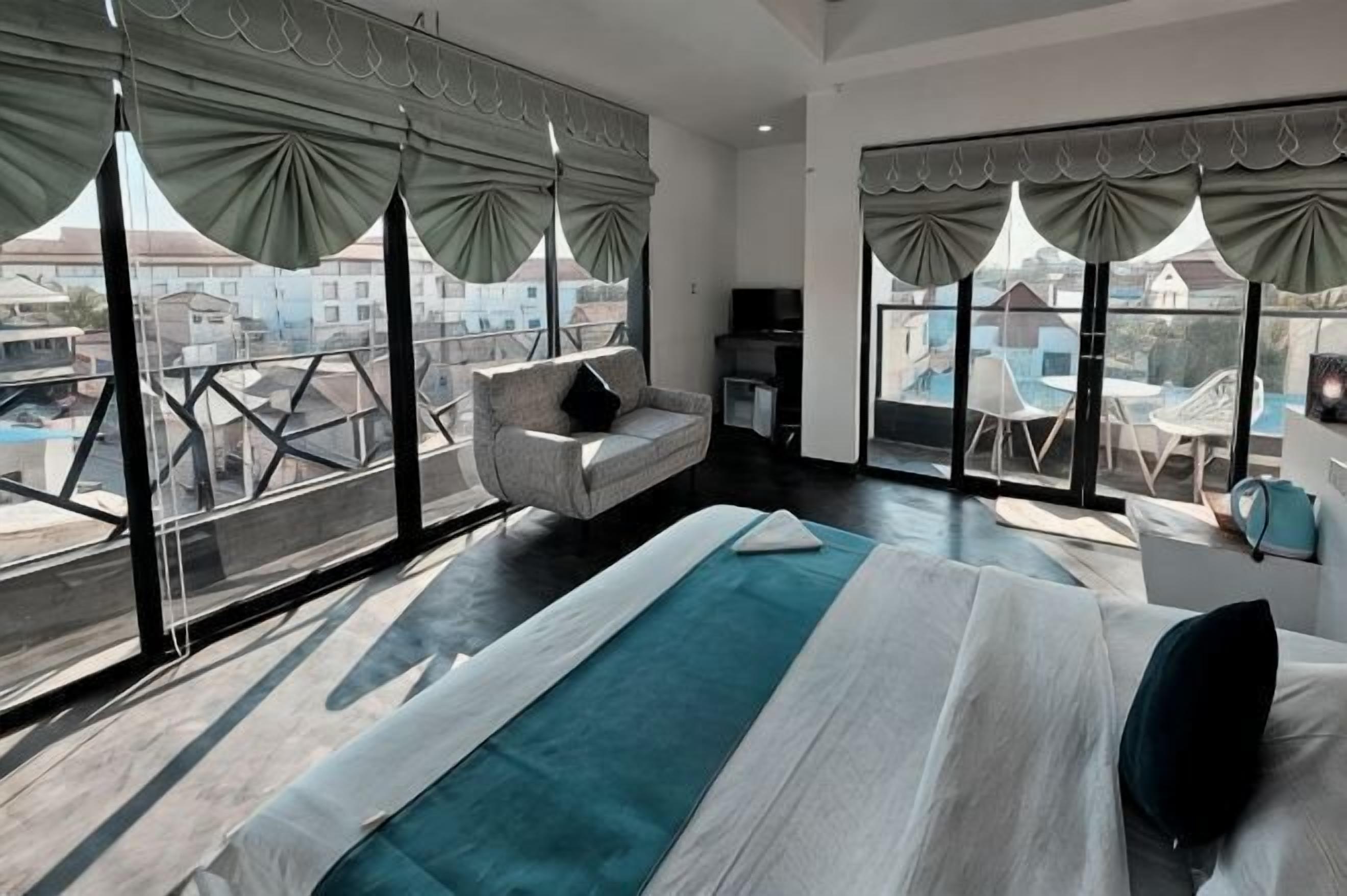 Egyptian cotton sheets, premium bedding, free WiFi, bed sheets