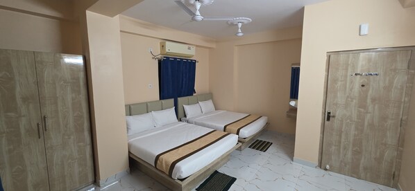 Family Suite | Desk, laptop workspace, free WiFi