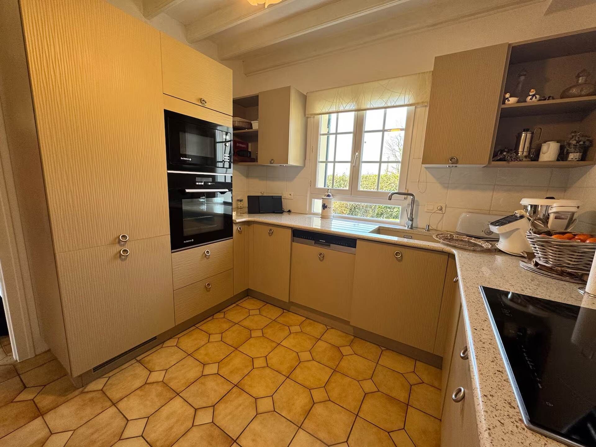 Kühlschrank, Mikrowelle, Ofen, Geschirrspüler