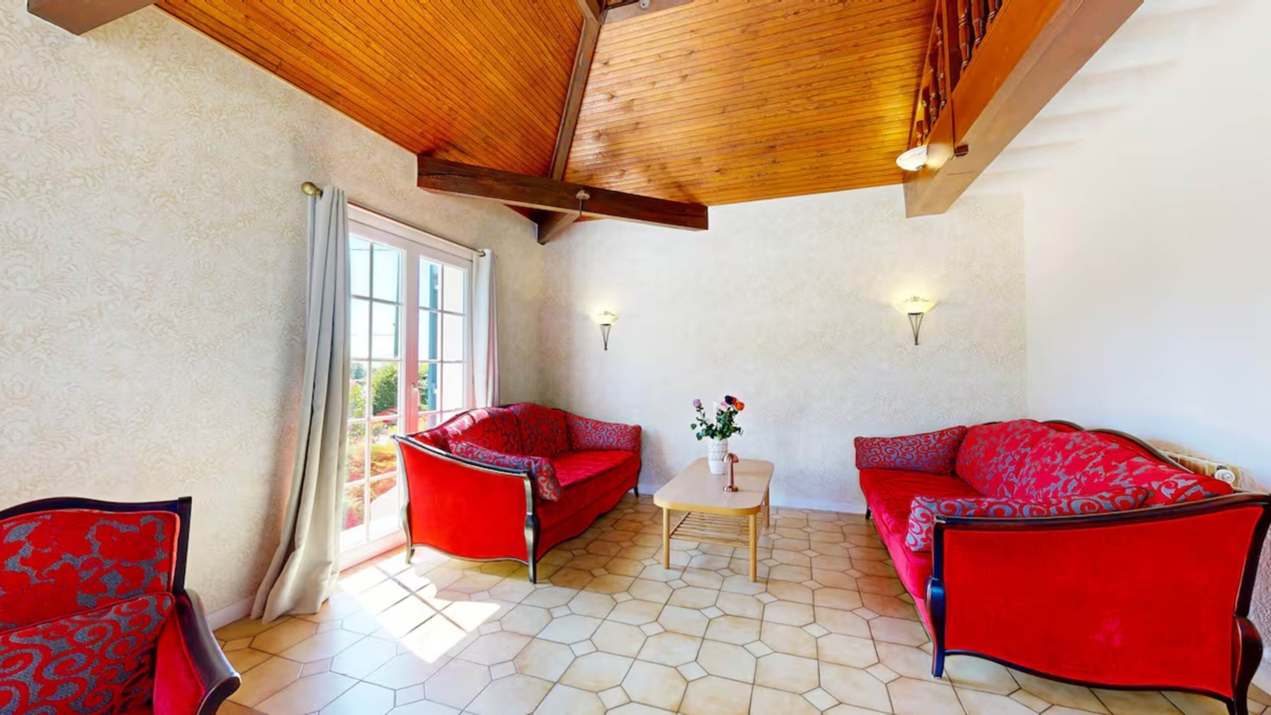 Fernseher, Kamin, DVD-Player