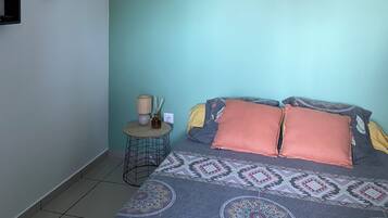 1 chambre, bureau, fer et planche à repasser, Wi-Fi gratuit