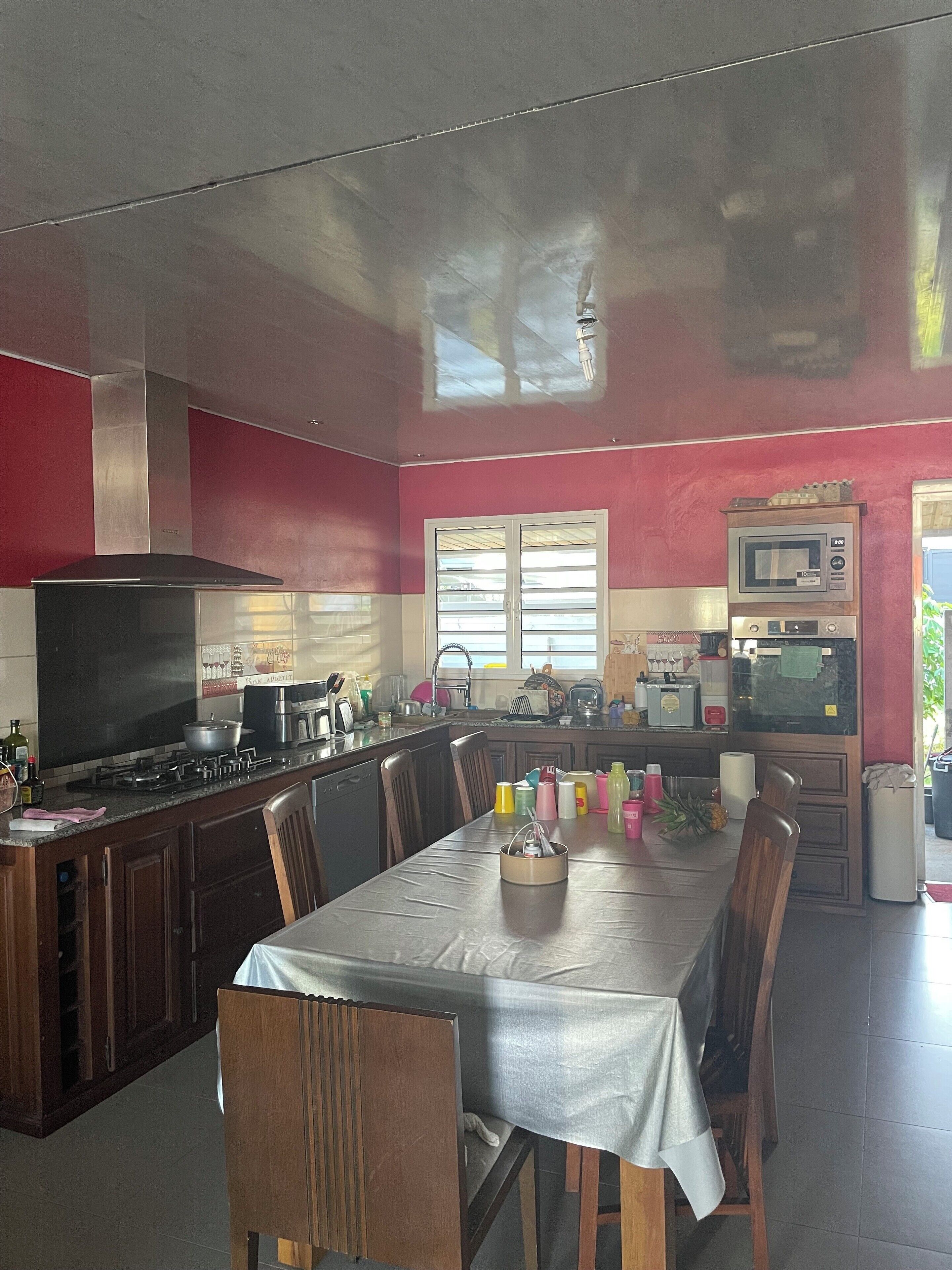 Microones, forn, placa de cuina i rentaplats 