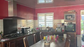 Micro-ondes, four, plaque de cuisson, lave-vaisselle