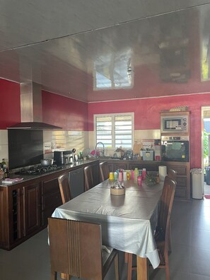 ميكروويف، فرن، موقد طهي مسطح، غسالة أطباق