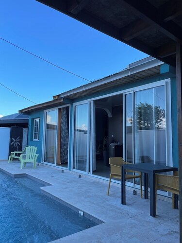 Furnished air-conditioned room in a villa with swimming pool