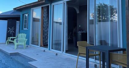 Furnished air-conditioned room in a villa with swimming pool