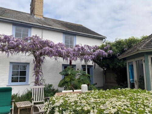 Charming 2-bedroom terraced house in quaint West Mersea