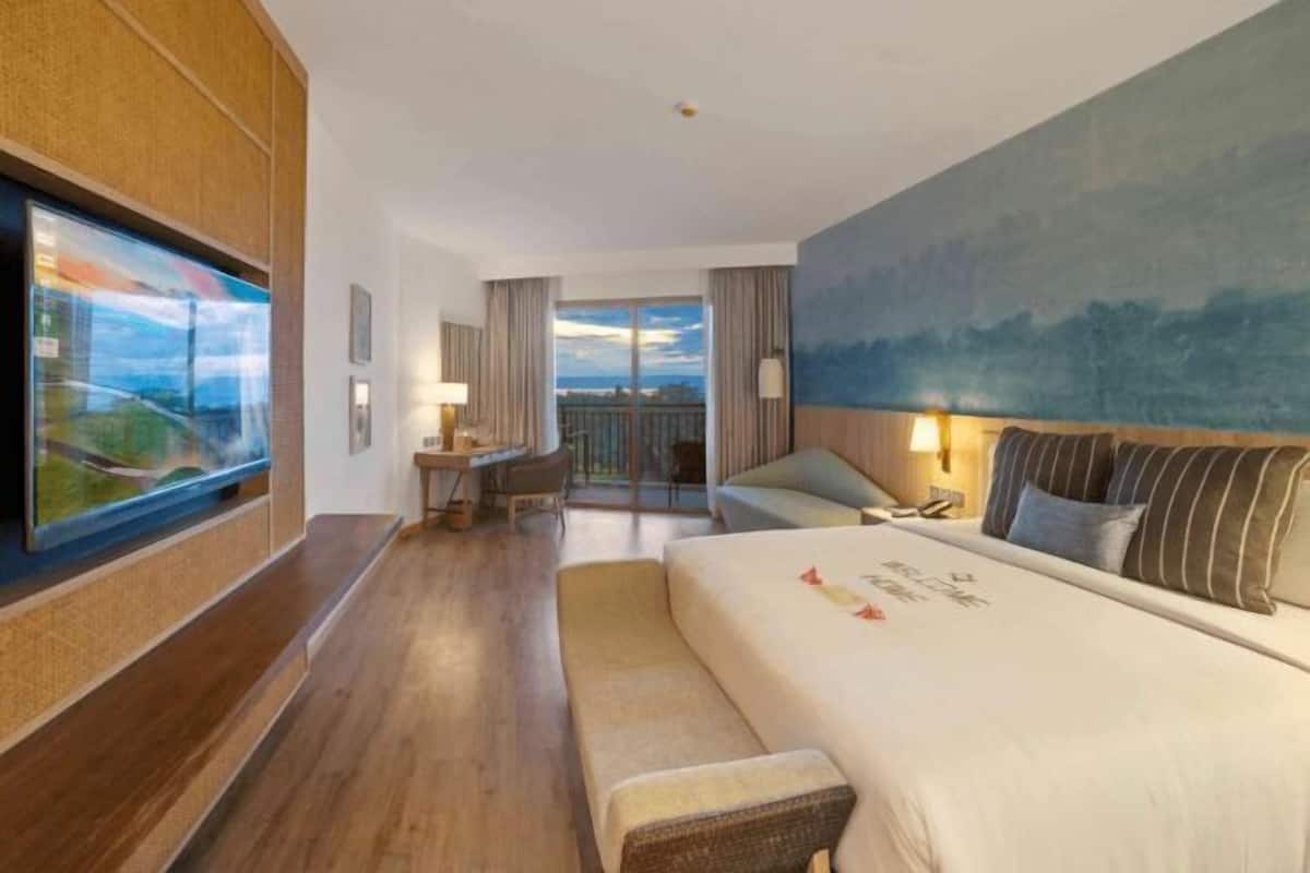 1 bedroom, in-room safe, desk, blackout curtains