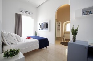 Deluxe Room | Egyptian cotton sheets, premium bedding, down comforters, pillowtop beds