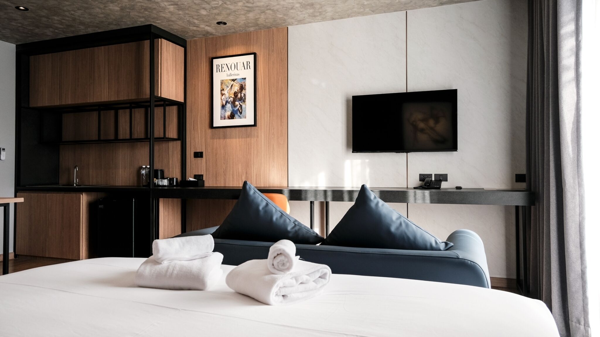 Deluxe Room | Desk, laptop workspace, free WiFi