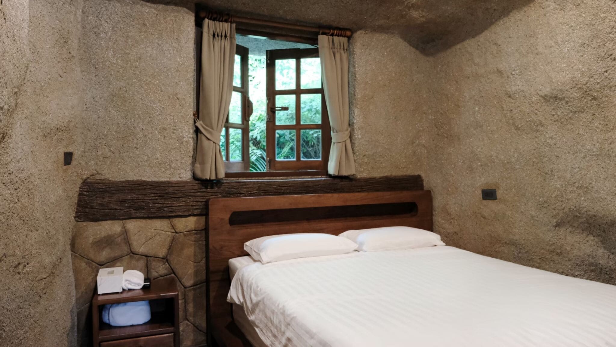 Signature Loft, Balcony, Garden View | Desk, laptop workspace, free WiFi