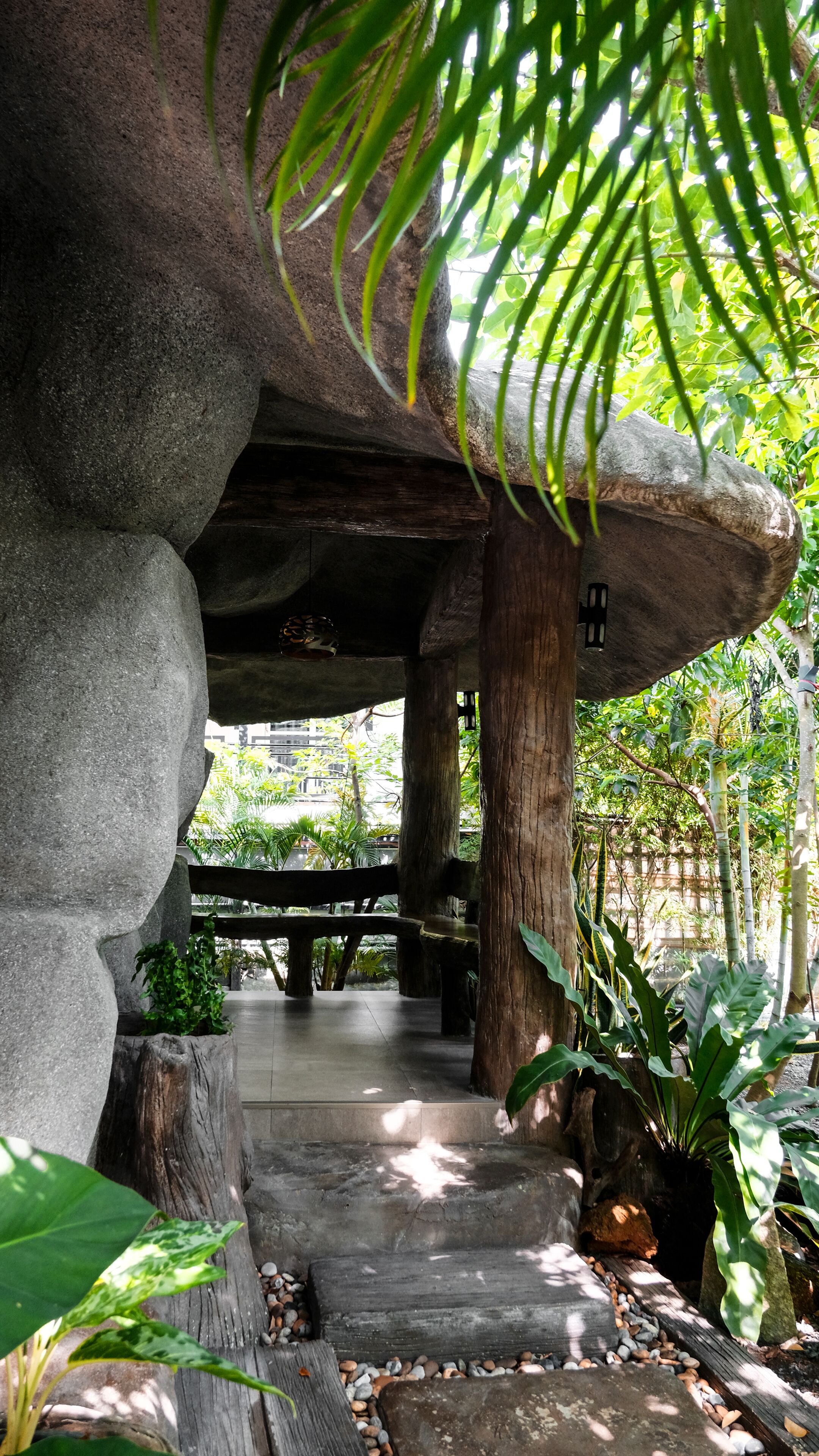 Waterfall Side Stone Cottage | 테라스/파티오