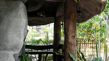Waterfall Side Stone Cottage | Terraza o patio
