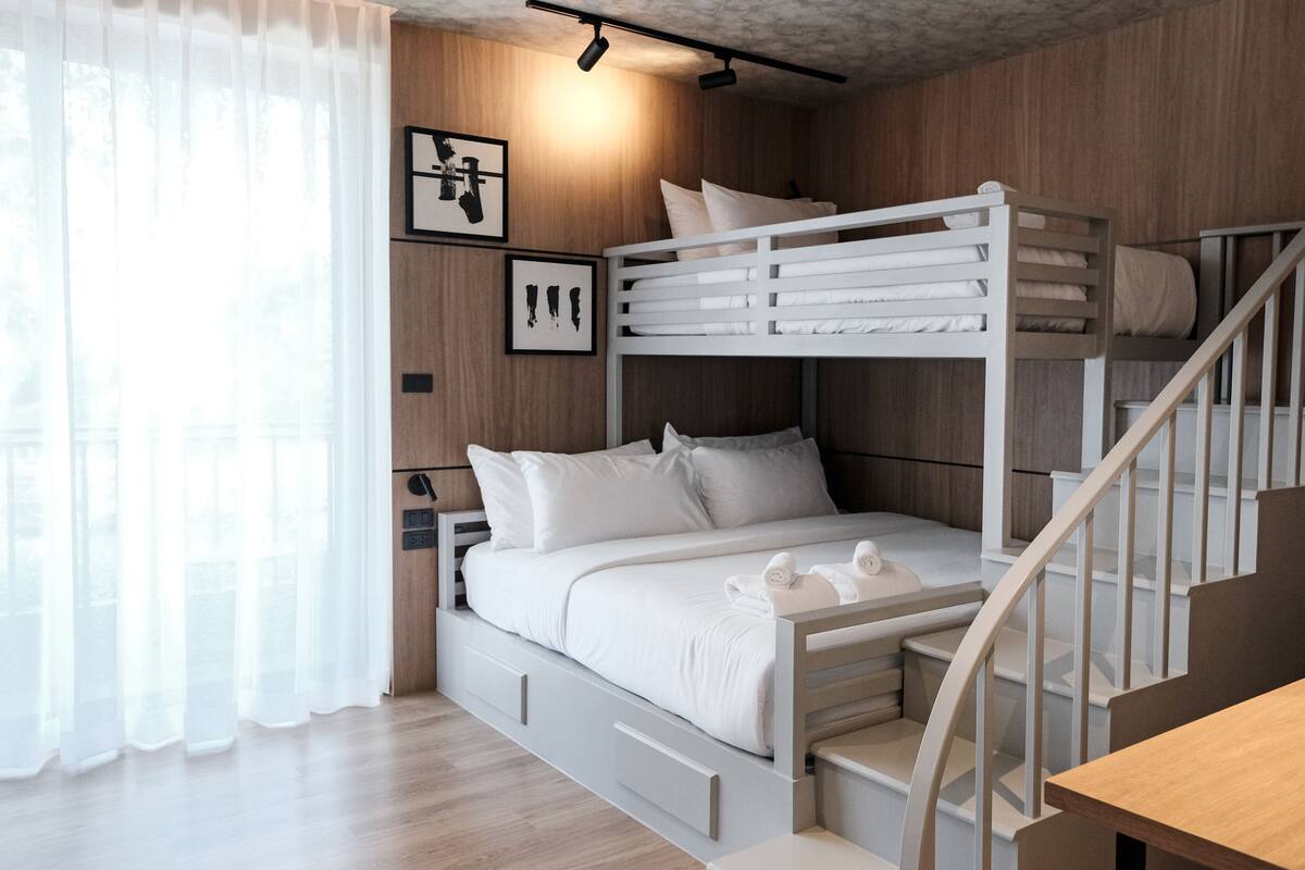 Family Room with Bunk Bed | Työpöytä, kannettavalle tietokoneelle sopiva työtila, ilmainen Wi-Fi